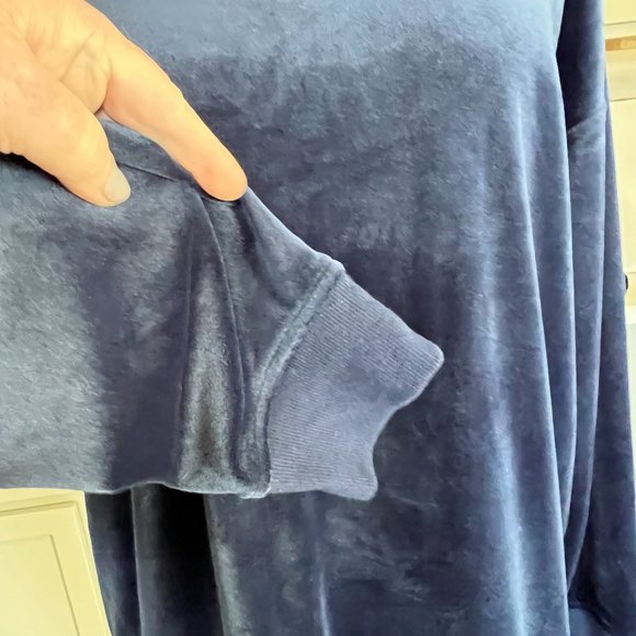 Crown and Ivy  Navy Velour Pullover Size Large NWT - Picture 4 of 9